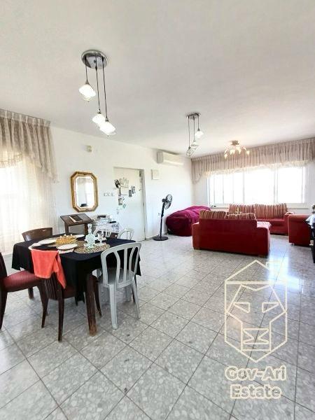 Charming penthouse for sale on Uziel Street!
