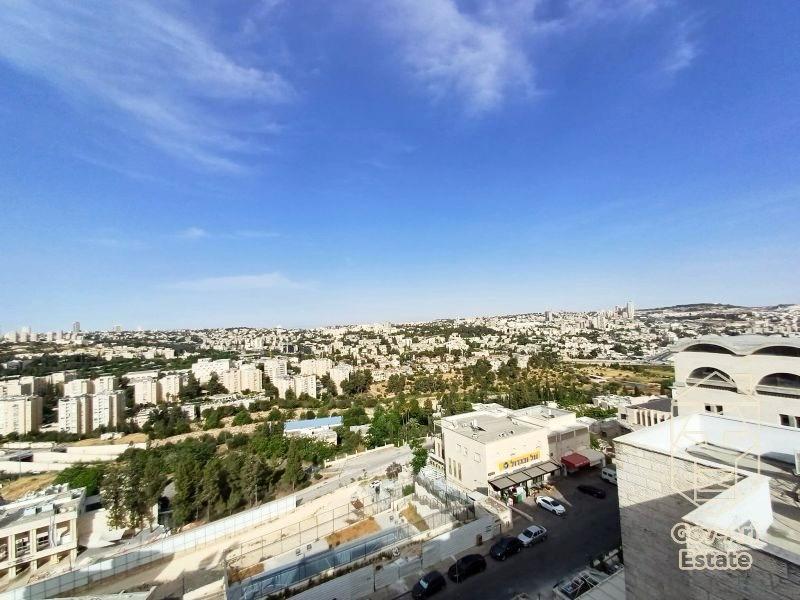 Charming penthouse for sale on Uziel Street!