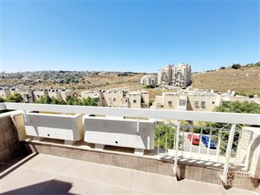 An excellent apartment for sale in the neighborhood of the Armon Hanatziv in Jerusalem!!
