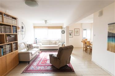 Price Drop! Exclusively - a charming apartment full of light in the heart of Katamonim on Yochanan B