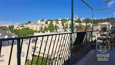 For sale a lovely apartment in the Katamonim neighborhood in Jerusalem!