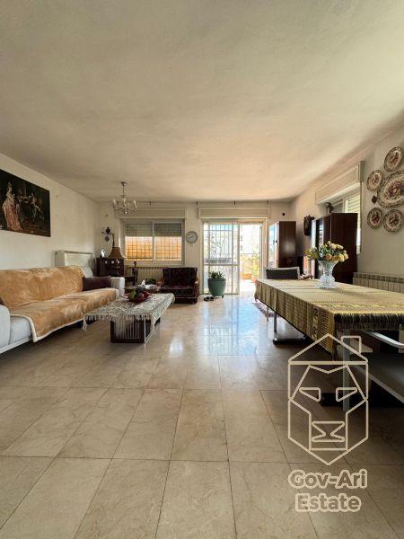 New for sale in the Gilo neighborhood – stunning apartment with a living unit!