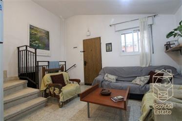 A house in Nachlaot with a private entrance for sale!