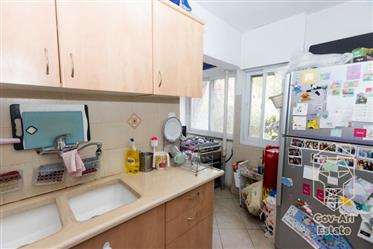 A charming and renovated apartment is offered for sale in the Katamonim neighborhood in Jerusalem!