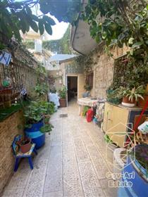 Price Drop!A magical garden apartment in the heart of the beautiful Nachlaot neighborhood!