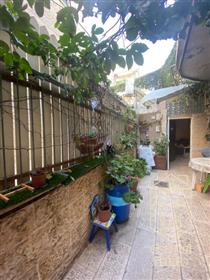 Un appartement de jardin magique au cœur du magnifique quartier de Nachlaot !