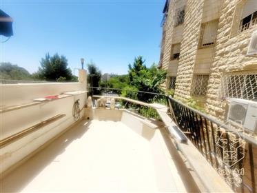 Excellent apartment for sale in the neighborhood of the Armon Hanatziv in Jerusalem!
