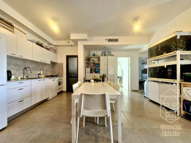 New on the Market! Stunning Apartment in a Boutique Building in Katamonim