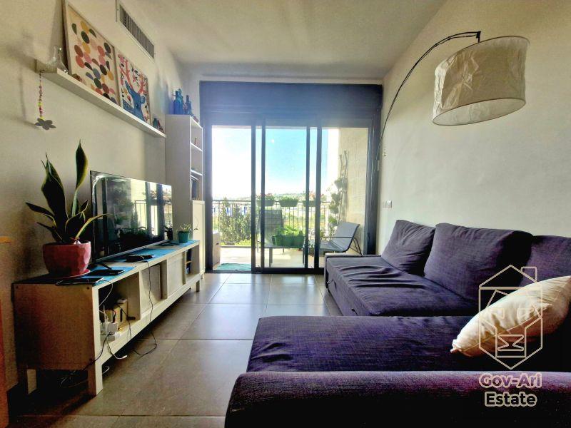 New on the Market! Stunning Apartment in a Boutique Building in Katamonim