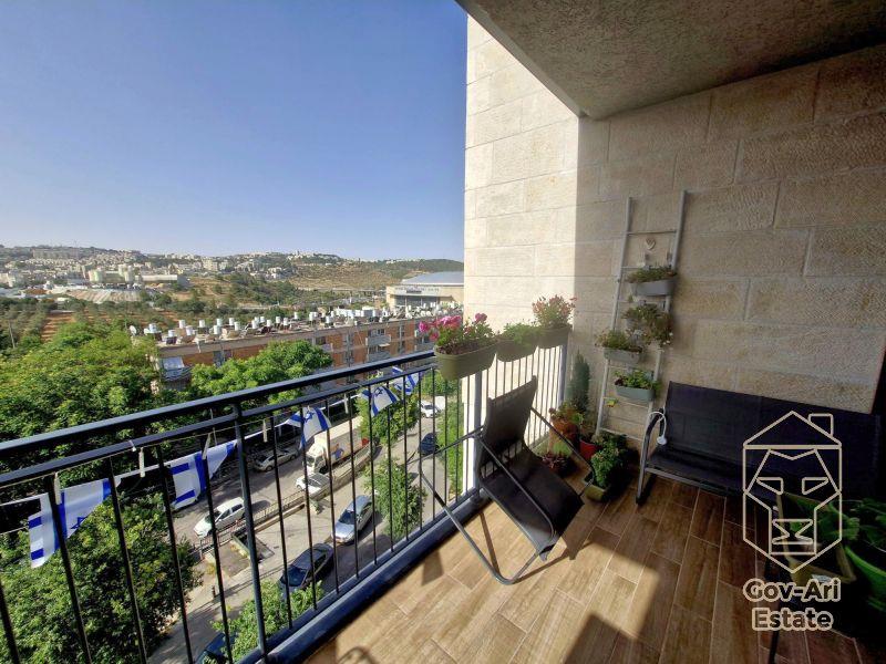 New on the Market! Stunning Apartment in a Boutique Building in Katamonim