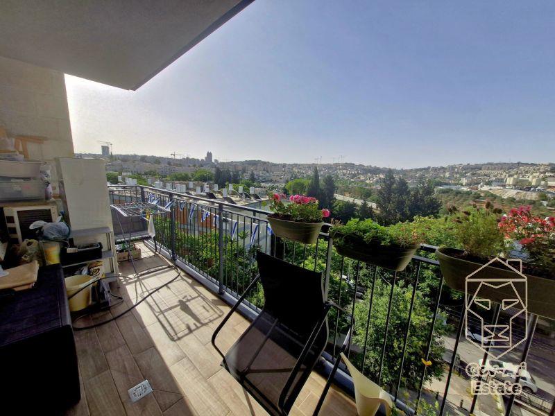 New on the Market! Stunning Apartment in a Boutique Building in Katamonim