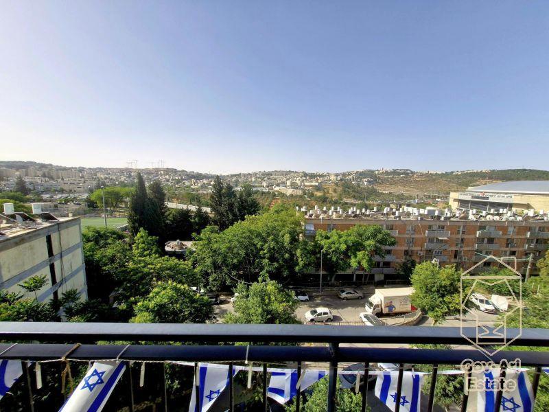 New on the Market! Stunning Apartment in a Boutique Building in Katamonim