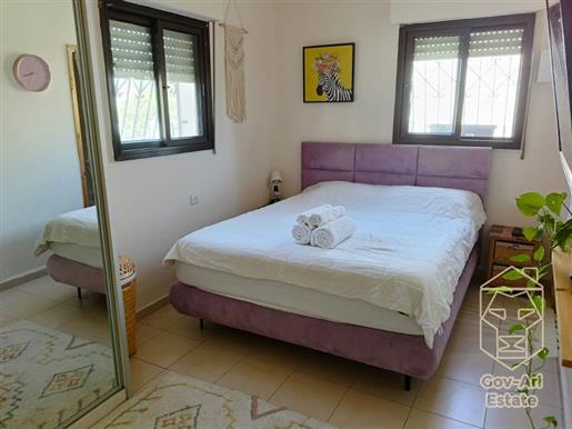 Sunny penthouse in the heart of Katamon for sale!