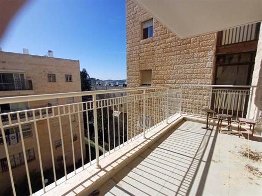 A lovely apartment for sale in the Katamon neighborhood in Jerusalem