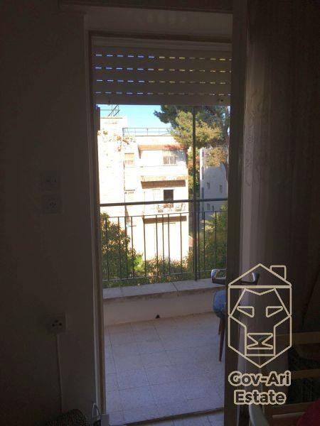 In the heart of the Arnona neighborhood, a charming 4-room apartment!