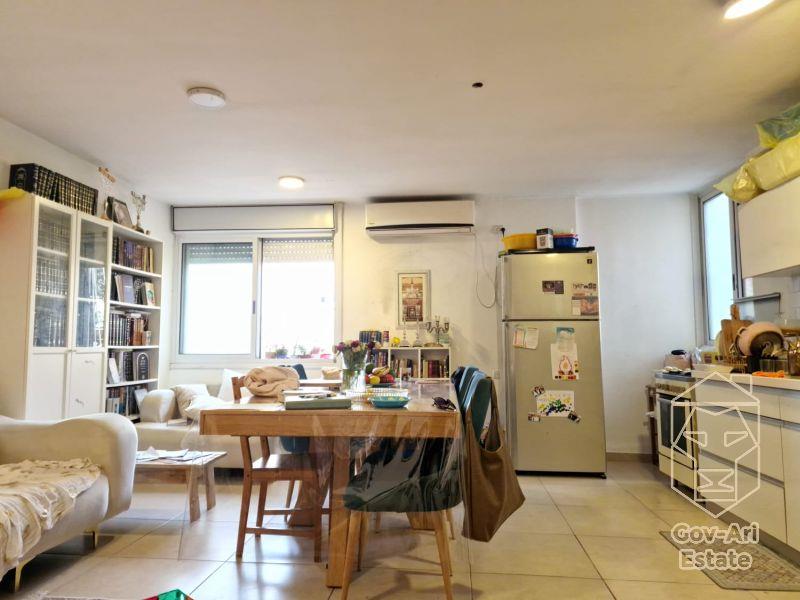 For sale in Givat Mordechai – apartment with huge potential!