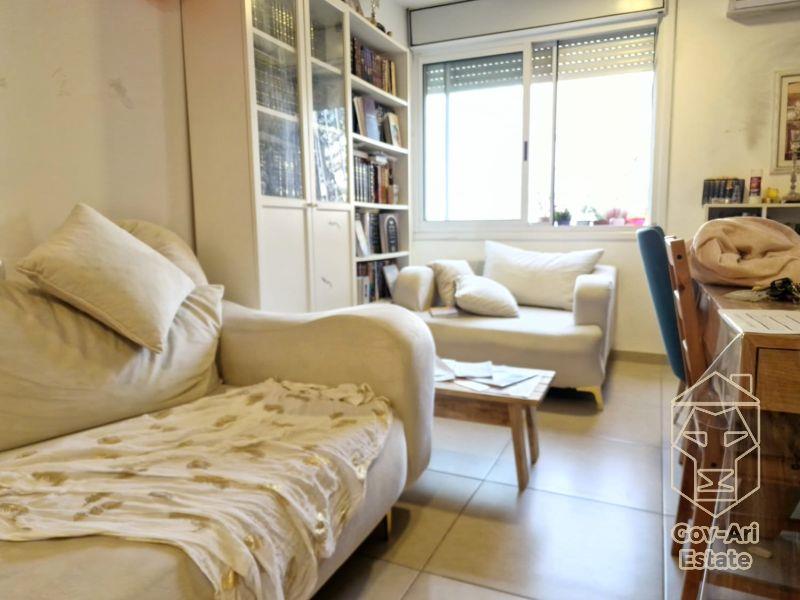 For sale in Givat Mordechai – apartment with huge potential!