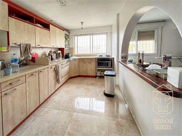 A charming apartment for sale in the Kiryat HaYoval neighborhood in Jerusalem!