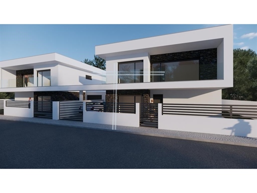 Detached 4 bedroom villa, of contemporary architecture, with garage and swimming pool - Quintinhas