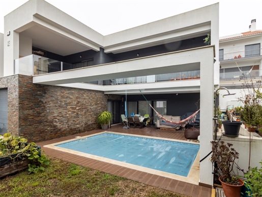 Semi-Detached house T4+1, with garage and swimming pool, very recent - Quinta de Santa Teresa