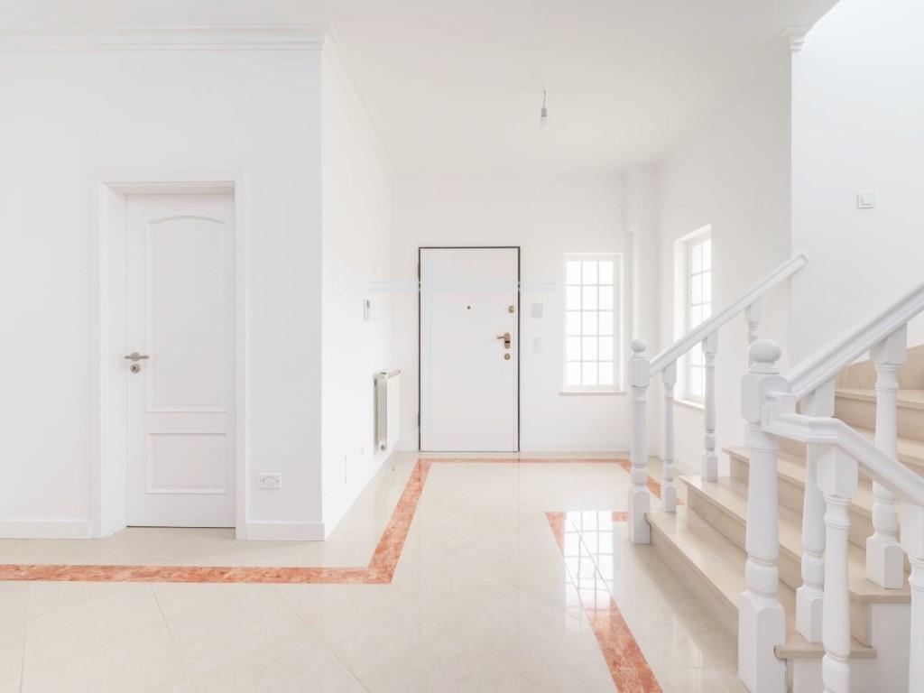 Semi-Detached house T4 with swimming pool, located in Marisol, with 248m2 of built area, inserted in
