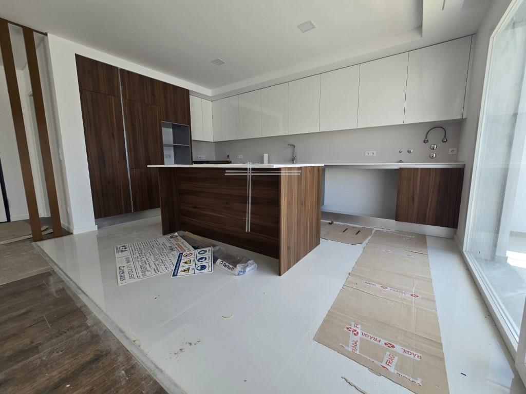 2+1 bedroom semi-detached house, contemporary architecture with garage in the basement and used atti