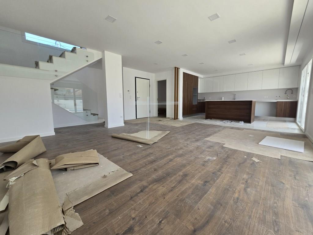 2+1 bedroom semi-detached house, contemporary architecture with garage in the basement and used atti