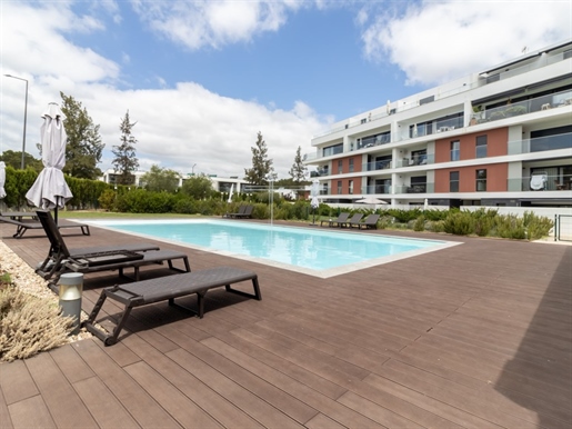 Apartamento duplex, condomínio privado com jardim e piscina - Quinta do Pinhão