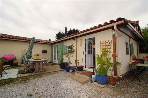 Pretty wooden frame villa, near Limoux with beautiful view + land of 300 m2