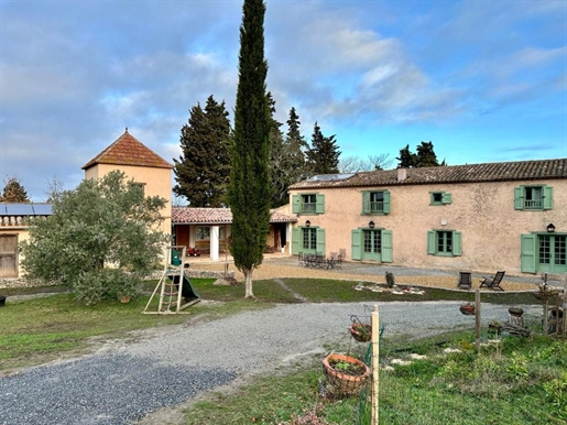 Renovated farmhouse with 6 bedrooms and 23 hectares of land