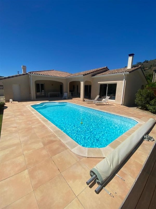 Beautiful villa 152m2 in a quiet area with swimming pool