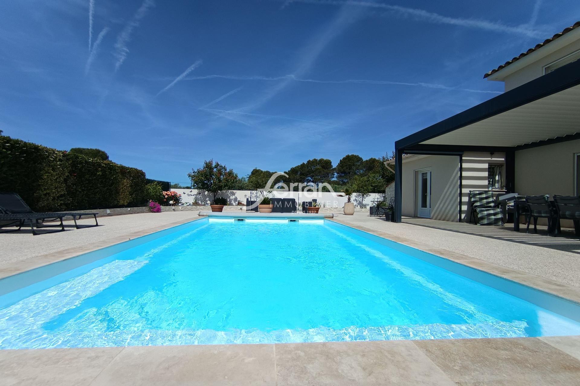 Come and settle down in this 139m² villa (including 112m² + 27