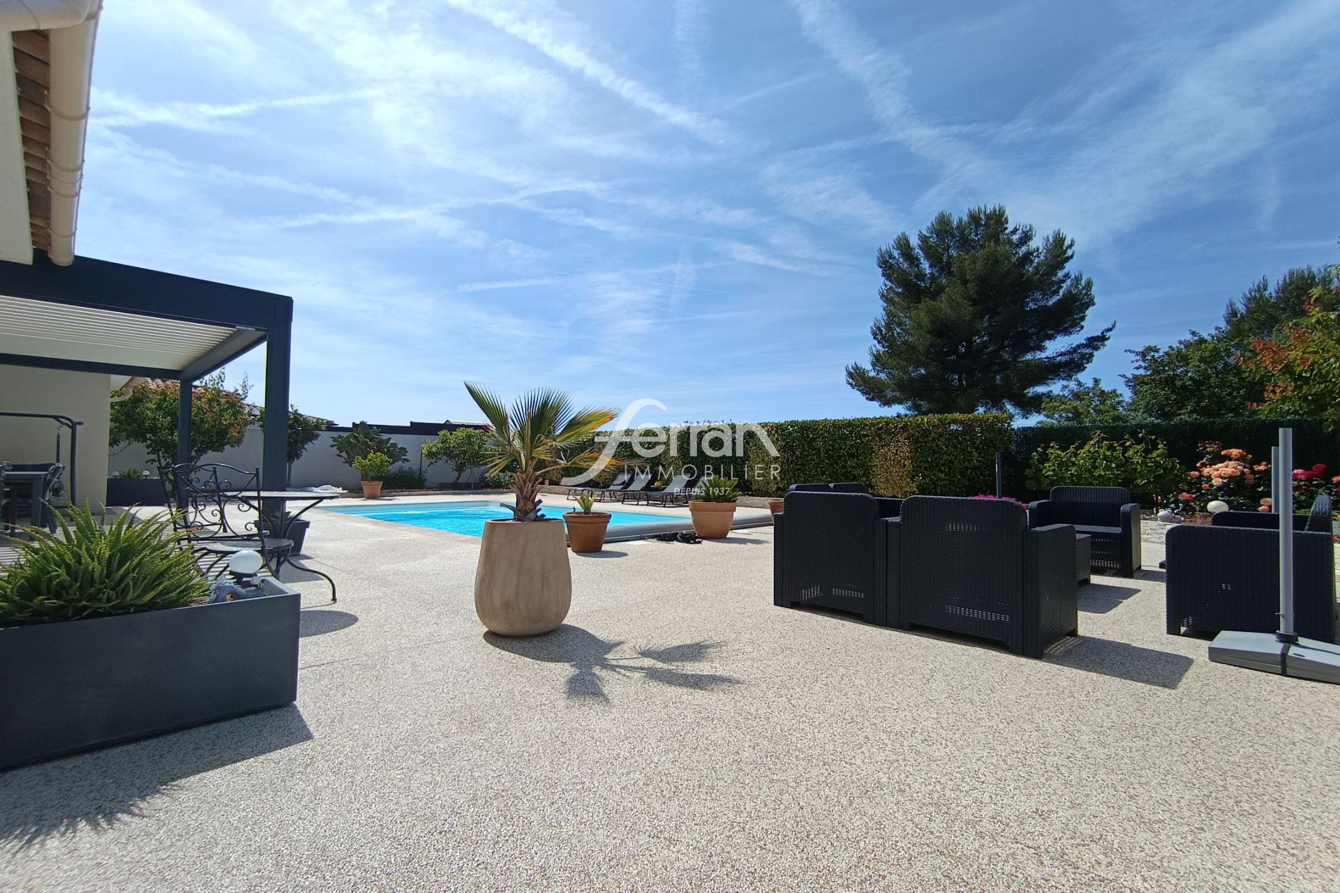 Come and settle down in this 139m² villa (including 112m² + 27
