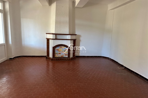 Ideal investor building comprising 5 apartments, terrace and g
