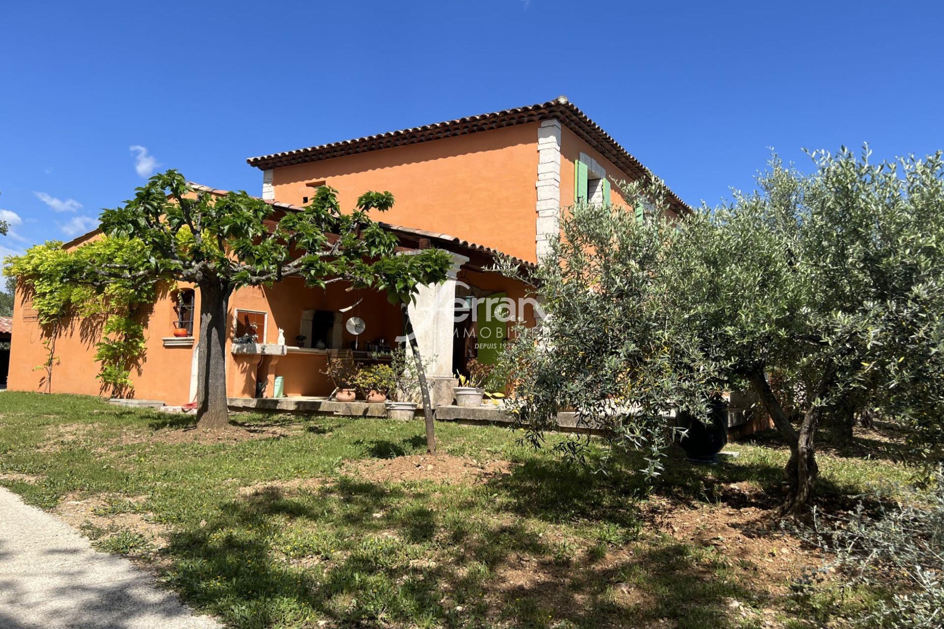 For sale, in Trans-en-Provence, villa of 135 m2 on flat and en