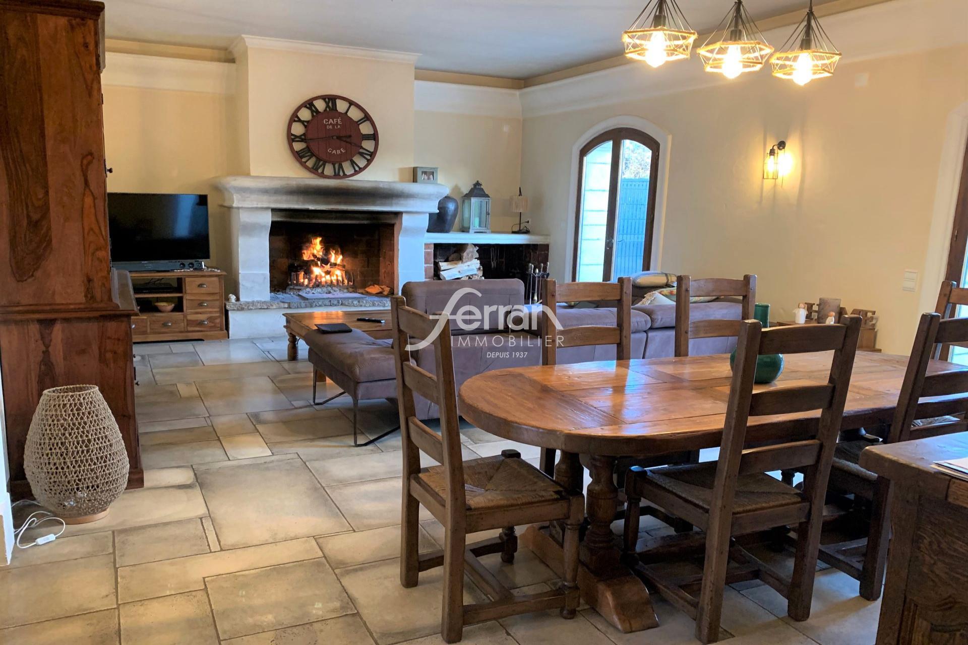 For sale, in Trans-en-Provence, villa of 135 m2 on flat and en