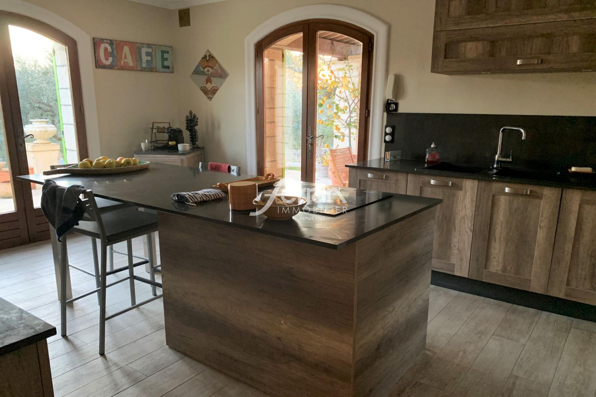For sale, in Trans-en-Provence, villa of 135 m2 on flat and en