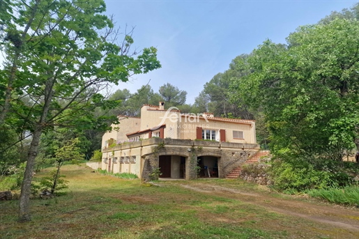 For sale in Salernes villa on a plot of 6300m²
