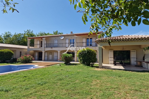 For sale in Salernes Villa 6 bedrooms on a plot of 3000m² with
