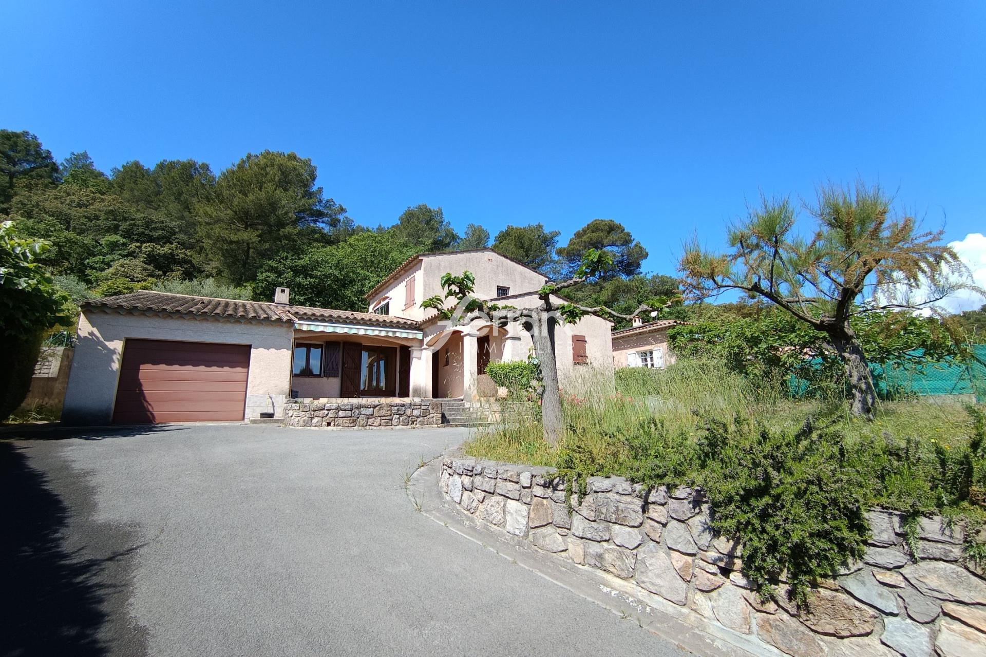 For sale Traditional villa of approx. 90M² + garage of approx.