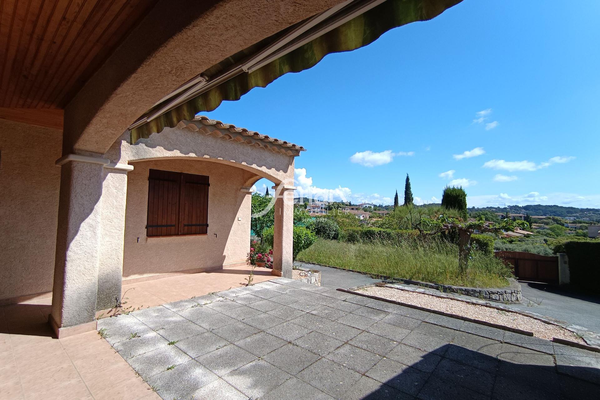 For sale Traditional villa of approx. 90M² + garage of approx.