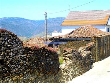 Casa de campo en un pueblo vinícola, con 4 dormitorios. Portugal, S. João da Pesquei