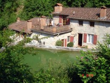 Ferme/Maison de village à vendre à Camaiore, en assez bon état-Ref. Hameau de V 7409 à Lucca Toscane