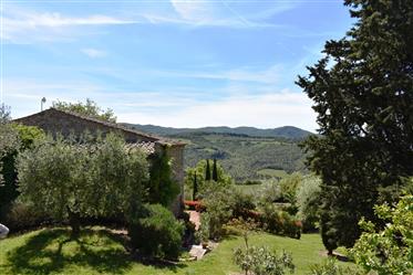 V 042022  rustic house in  Tuscany