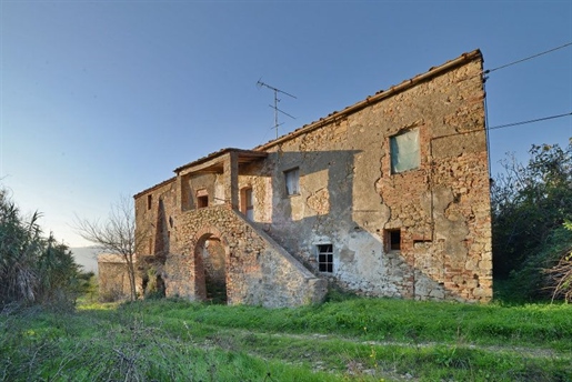 Rustico/Casale/Corte di 1100 m2 a Volterra