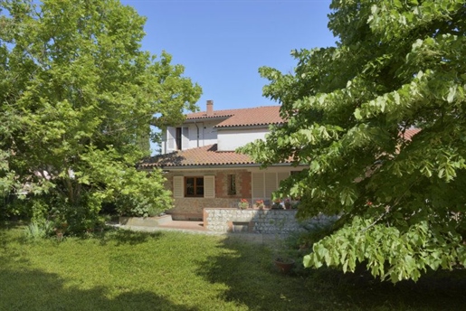 Villa singola di 500 m2 a Volterra