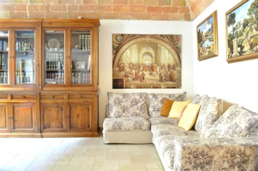 Appartement van 90 m2 in Volterra