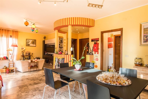 150 Quadratmeter Große Wohnung in Volterra