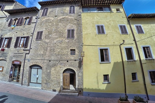 Bâtiment/Palais de 400 m2 à San Gimignano