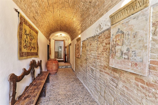 Stabile/Palazzo di 400 m2 a San Gimignano